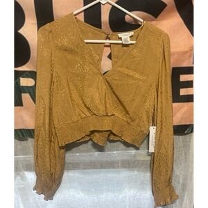 Cropped shirt Size Large cropped NWT